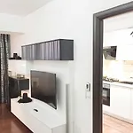Deluxe Nicolle Plus Apartment דירה