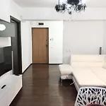Deluxe Nicolle Plus Apartment דירה *