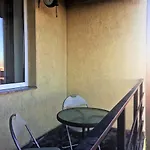 Deluxe Nicolle Plus Apartment דירה