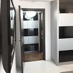Deluxe Nicolle Plus Apartment דירה *