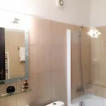 Deluxe Nicolle Plus Apartment דירה *