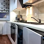 Deluxe Nicolle Plus Apartment דירה *