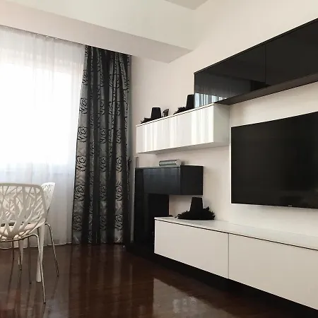 Deluxe Nicolle Plus Apartment דירה *