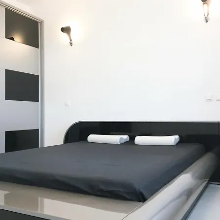 公寓 Deluxe Nicolle Plus Apartment