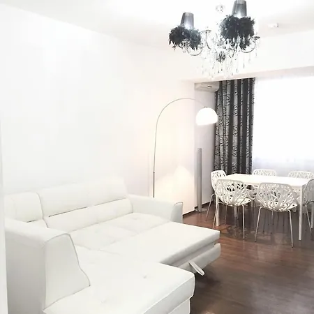 公寓 Deluxe Nicolle Plus Apartment