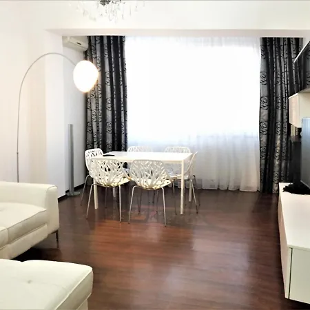Deluxe Nicolle Plus Apartment דירה *